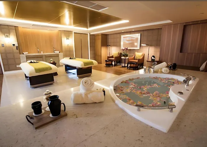 Sunset By The Bay, Modern 3br Near Okada, Moa & Naia